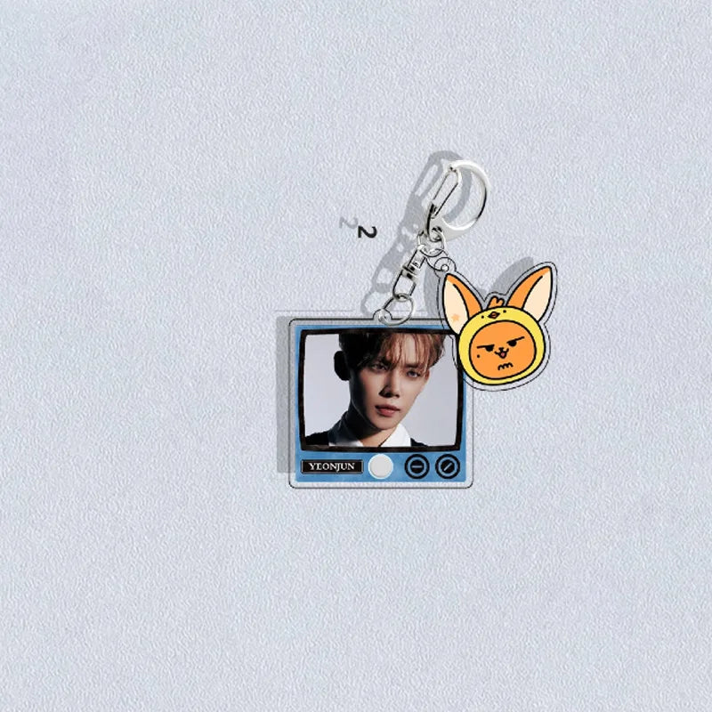 TXT Group Choi Soo-Bin Choi Yeon-Jun Choi  Kyu TAEHYUN and Hugh Young-kai Acrylic Keychain 1114