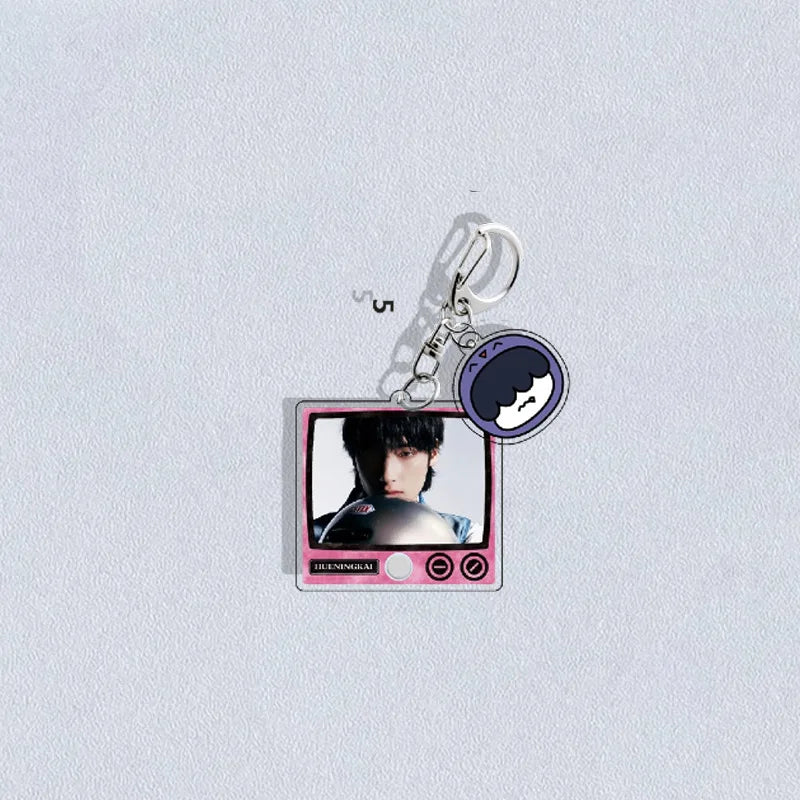 TXT Group Choi Soo-Bin Choi Yeon-Jun Choi  Kyu TAEHYUN and Hugh Young-kai Acrylic Keychain 1114