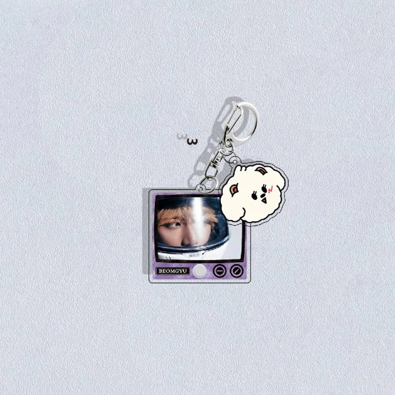 TXT Group Choi Soo-Bin Choi Yeon-Jun Choi  Kyu TAEHYUN and Hugh Young-kai Acrylic Keychain 1114