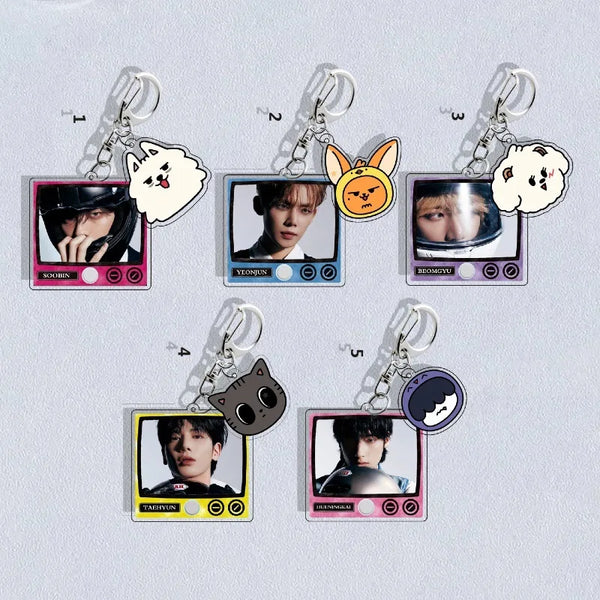 TXT Group Choi Soo-Bin Choi Yeon-Jun Choi  Kyu TAEHYUN and Hugh Young-kai Acrylic Keychain 1114